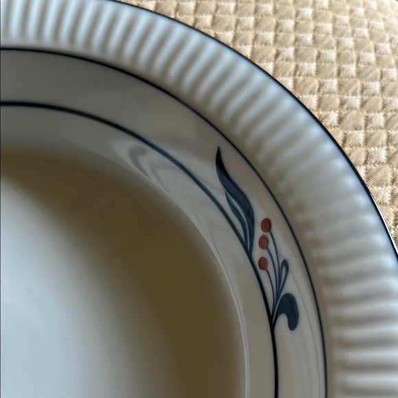 Dansk Bistro Maribo ribbed serving bowl - Picture 3 of 3